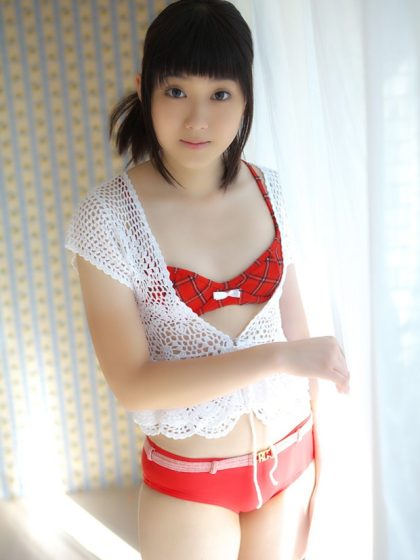 水嫩日本美眉三崎铃高清扫图写真